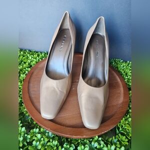Vintage Bellini Women's Square Toe Leather Pumps